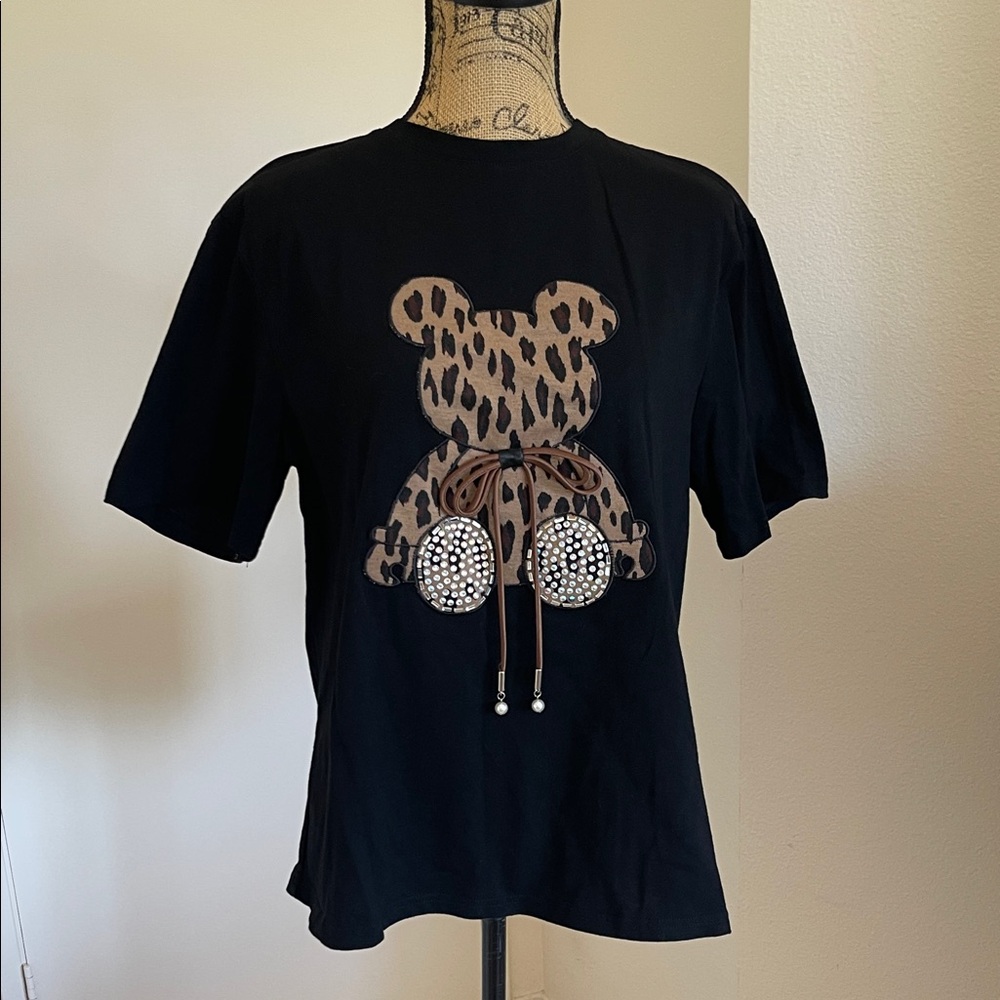 Chic Black Tee with Leopard Print Bear